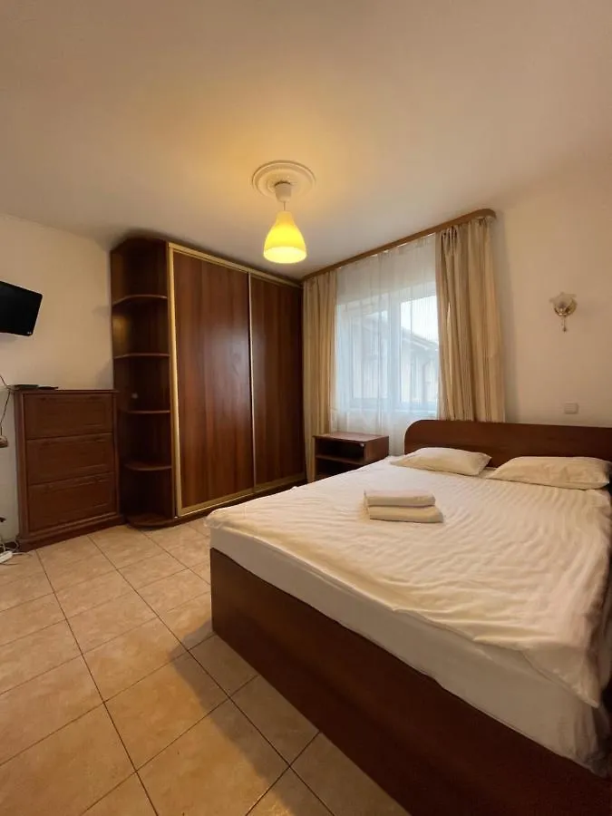Apartments With Kitchen And Garden 키예프